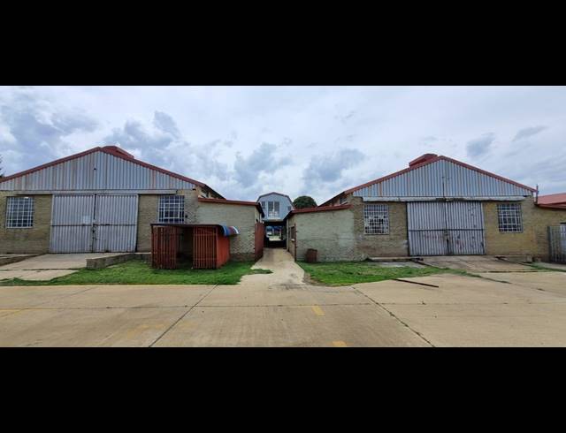 3,674M² WAREHOUSE FOR SALE IN AUREUS